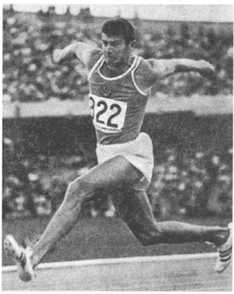 На трех Олимпиадах (1968, 1972 и 1976) советский спортсмен В. Санеев становится чемпионом в тройном прыжке. На Олимпиаде-80 он завоевал серебряную медаль